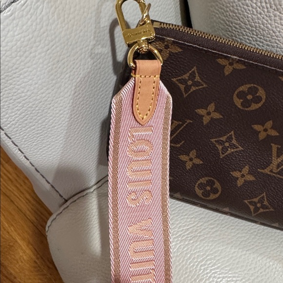 Authentic Multi Pochette Accessories with pink strap! 
In excellent condition! - Picture 7 of 17